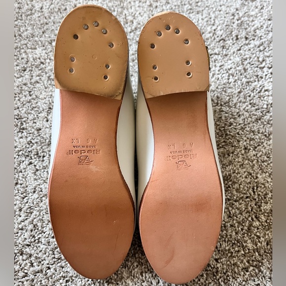 NEW IN BOX Riedell Model 355 Womens
Figure Skate Boots - Size 6 - Picture 4 of 8